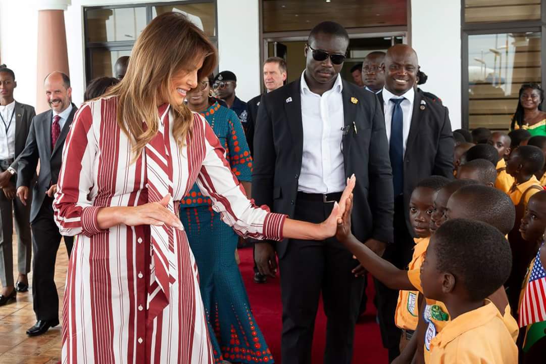 US First Lady plays with school children in Africa